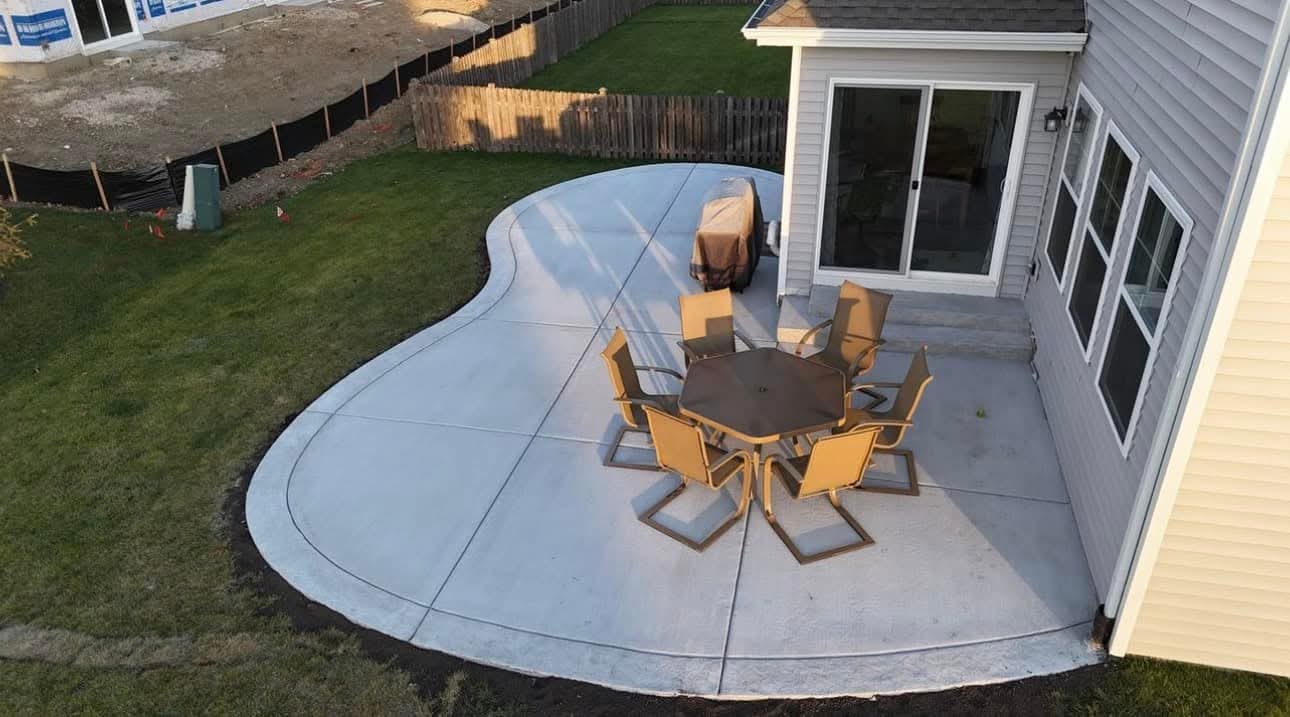 Concrete patio by MPS Concrete & Design